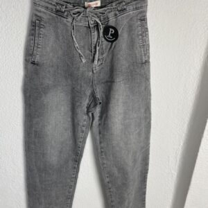 PANTALÓN GRIS CINTURÓN