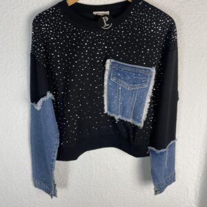 SUDADERA NEGRA DETALLES VAQUEROS