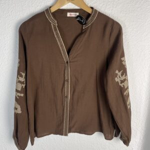 CAMISA MARRON MANGAS BORDADAS