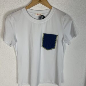 CAMISETA BLANCO CON DETALLE BOLSILLO VAQUERO