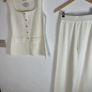 CONJUNTO HILO BLANCO CHALECO Y PANTALON
