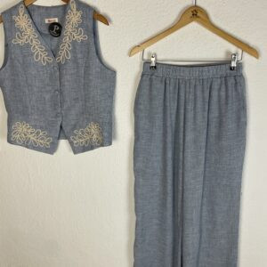 CONJUNTO CHALECO Y PANTALON BORDADO