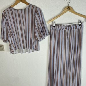 CONJUNTO RAYAS MANGAS ABULLONADAS