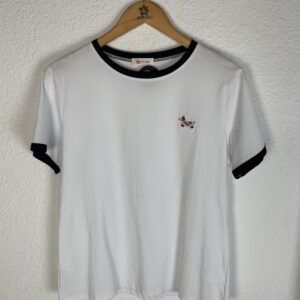 CAMISETA BLANCA PERRO BORDADO DETALLE NEGRO