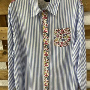 CAMISA RAYAS DETALLES EN FLORES