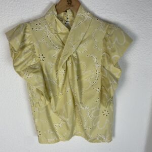 CAMISA CRUZADA TROQUELADA AMARILLA