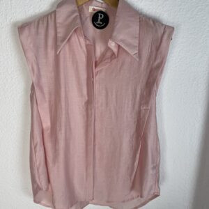 CAMISA GASA ROSA DETALLE DE HOMBRERAS