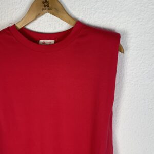 CAMISETA ROJA HOMBRERAS
