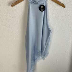 TOP SATINADO CELESTE ASIMÉTRICO BLONDA