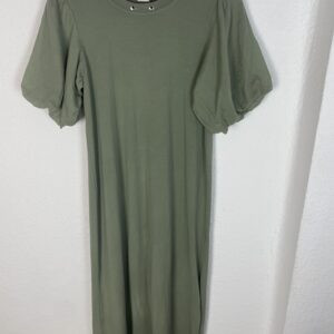 VESTIDO PUNTO MANGAS ABULLONADAS TACHUELAS