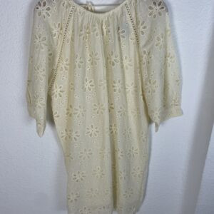 VESTIDO PERFORADO MANGAS ABULLONADA BEIG